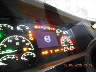 Volvo VNL760 Instrument Panel Cluster