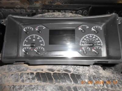 Volvo VNL860 Instrument Panel Cluster for a 2021 Volvo VNL 860
