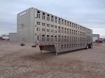 WILSON 51ft Tandem Axle Aluminum Livestock Trailer - Air Ride, Fixed Spread Axle
