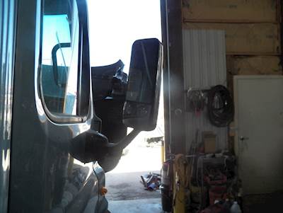 Freightliner Cascadia 125 Right Mirror for a 2011 Freightliner Cascadia