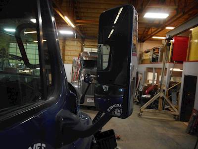 Freightliner Cascadia 125 Right Mirror for a 2011 Freightliner Cascadia