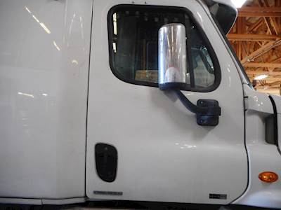 Freightliner Cascadia 125 Right Mirror for a 2011 Freightliner Cascadia