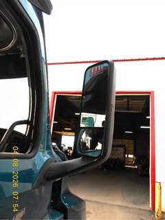 Freightliner Cascadia Mirror