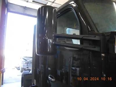 Kenworth T680 Right Mirror