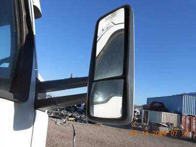 Kenworth T680 Mirror