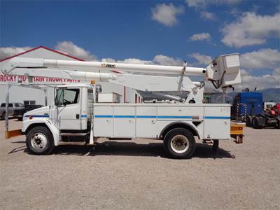 Freightliner FL70 Single Axle Truck - Cummins, 225HP, 6 Speed Automatic