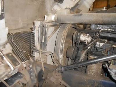 Volvo VNL64T Radiator