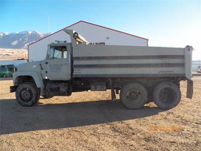 Ford L9000 Salvage Truck