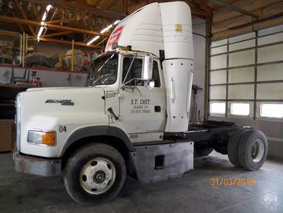 Ford L9000 Salvage Truck