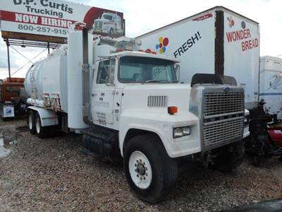 Ford LTL9000 Salvage Truck