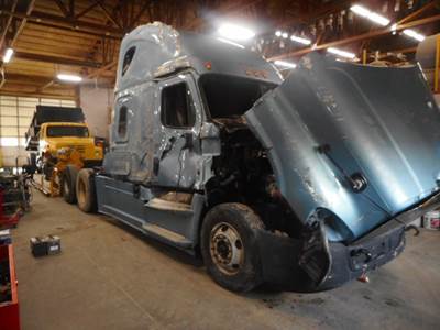 Freightliner Cascadia Salvage Truck