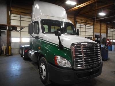 Freightliner Cascadia Salvage Truck