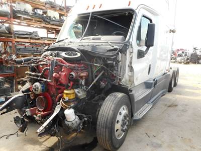 Freightliner Cascadia Salvage Truck