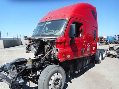 Freightliner Cascadia Salvage Truck