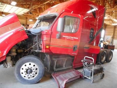 Freightliner Cascadia Salvage Truck