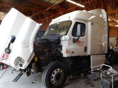Freightliner Cascadia Salvage Truck