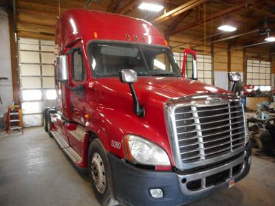 Freightliner Cascadia Salvage Truck