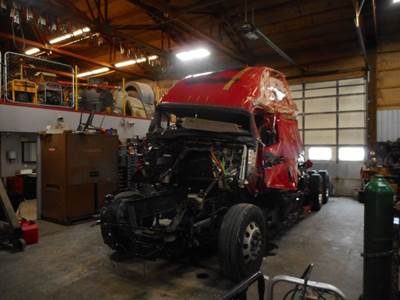 Freightliner Cascadia Salvage Truck