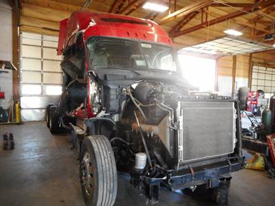 Freightliner Cascadia Salvage Truck