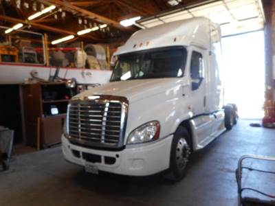 Freightliner Cascadia Salvage Truck