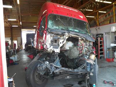Freightliner Cascadia Salvage Truck