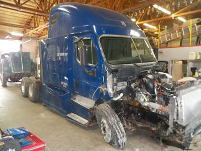 Freightliner Cascadia Salvage Truck