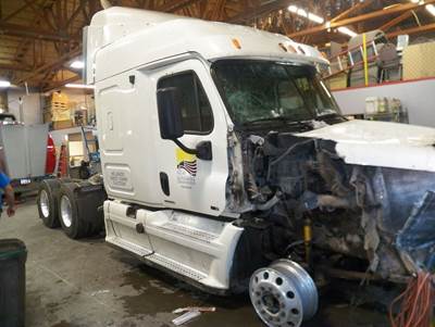 Freightliner Cascadia Salvage Truck