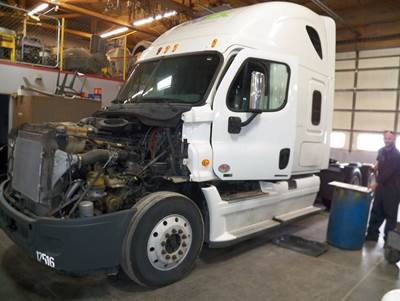 Freightliner Cascadia Salvage Truck