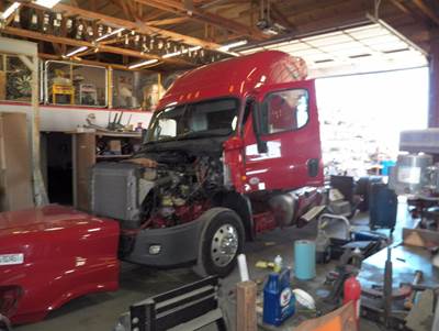Freightliner Cascadia Salvage Truck
