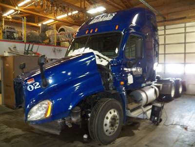 Freightliner Cascadia Salvage Truck