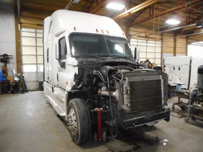 Freightliner Cascadia Salvage Truck