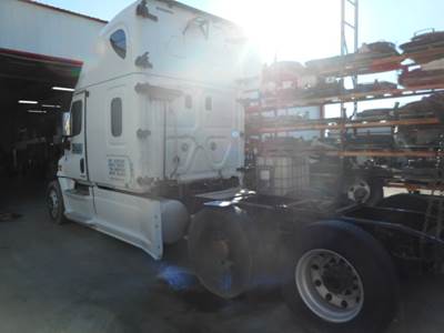 Freightliner Cascadia Salvage Truck