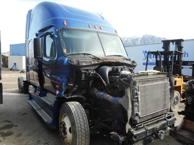 Freightliner Cascadia Salvage Truck