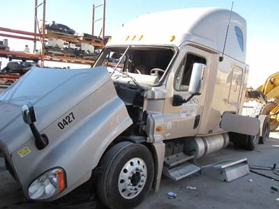 Freightliner Cascadia Salvage Truck