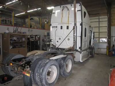 Freightliner Cascadia Salvage Truck