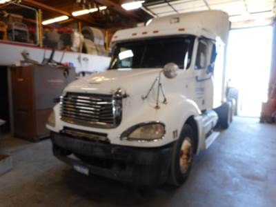 Freightliner Century Class 120 Salvage Truck
