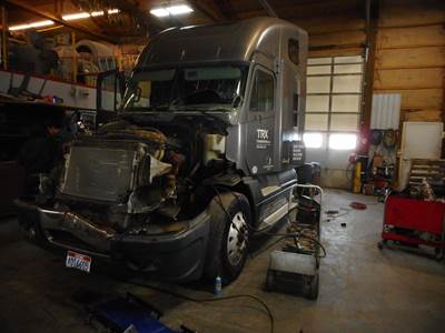 Freightliner Century Class 120 Salvage Truck