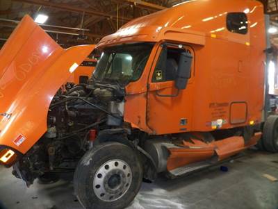 Freightliner Century Class 120 Salvage Truck