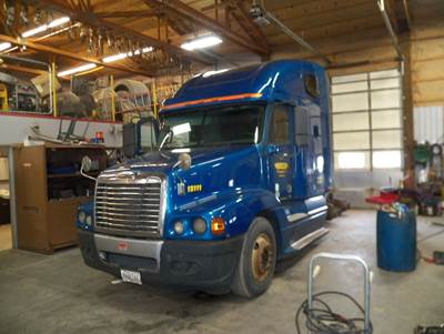 Freightliner Century Class 120 Salvage Truck