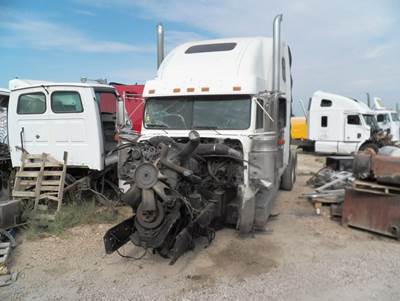 Freightliner Classic XL Salvage Truck