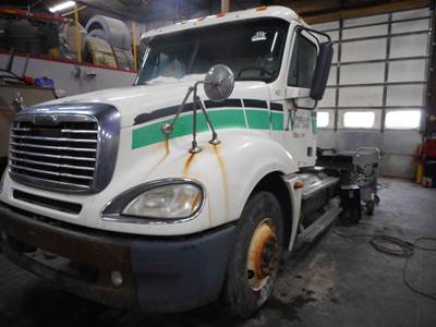 Freightliner Columbia 120 Salvage Truck