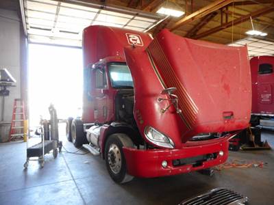 Freightliner Columbia 120 Salvage Truck
