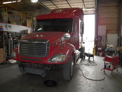 Freightliner Columbia 120 Salvage Truck