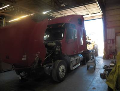 Freightliner Columbia 120 Salvage Truck