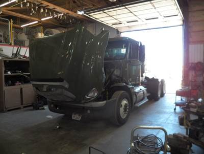 Freightliner Columbia 120 Salvage Truck