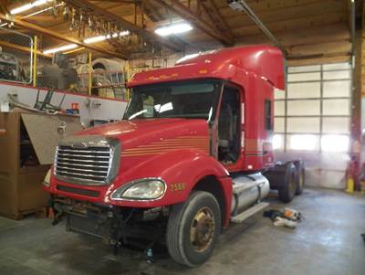 Freightliner Columbia 120 Salvage Truck