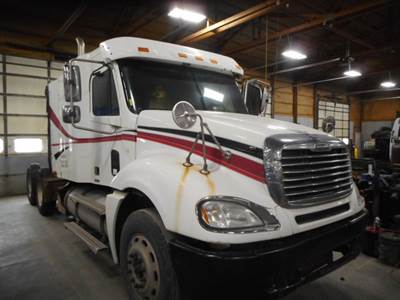 Freightliner Columbia Salvage Truck
