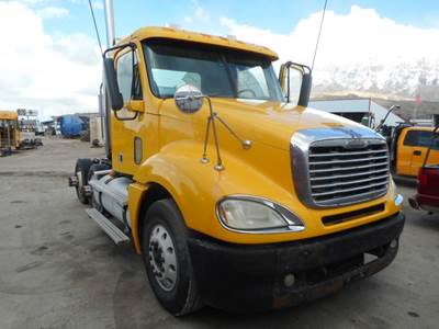 Freightliner Columbia Salvage Truck