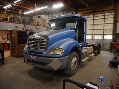 Freightliner Columbia Salvage Truck