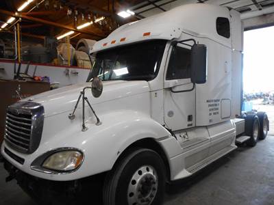 Freightliner Columbia Salvage Truck